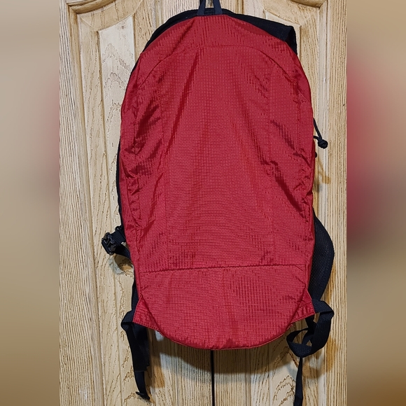 Helly Hansen Viking Cruises Packable Red Backpack - Picture 4 of 8